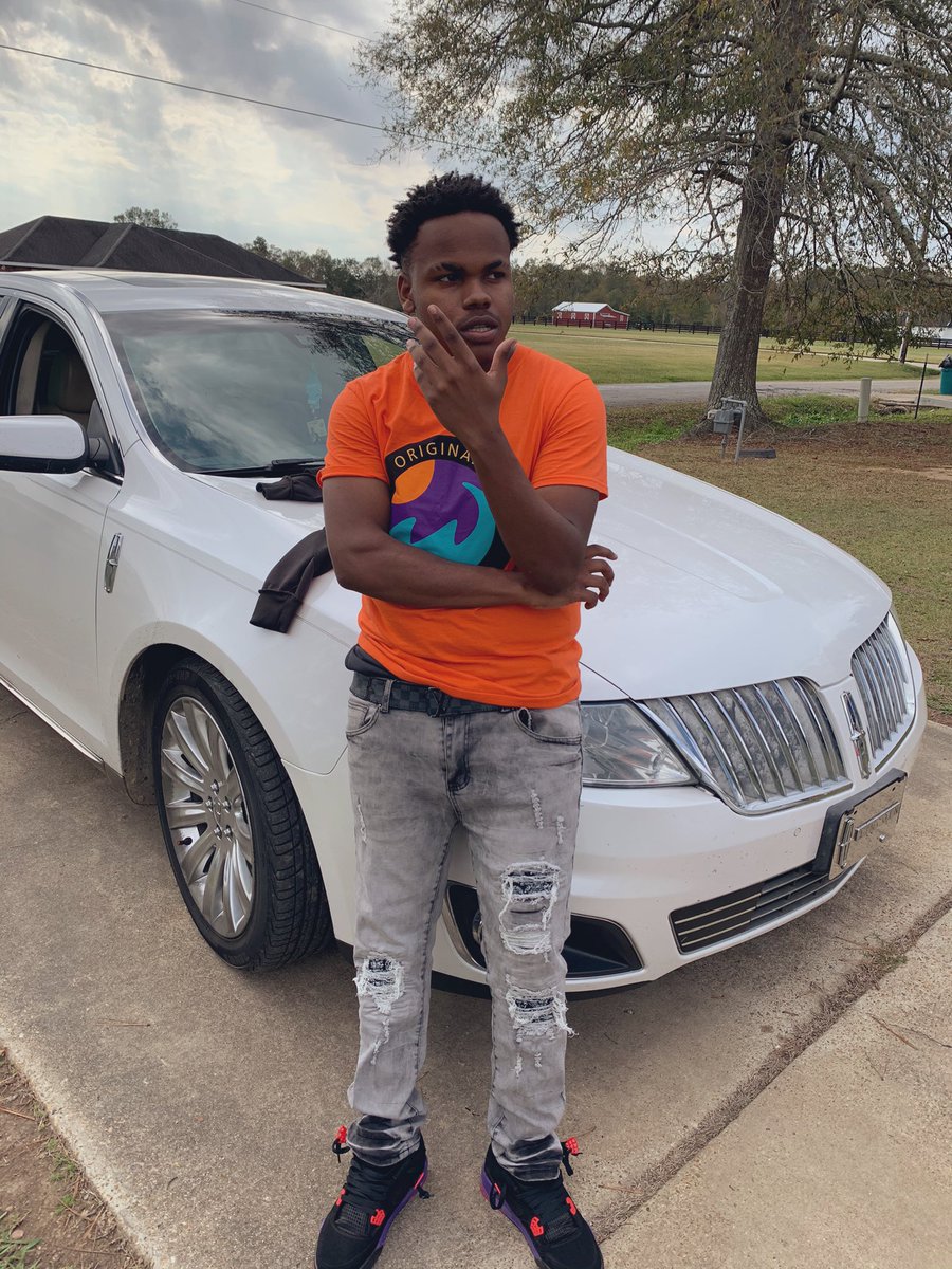 MgmRucci's tweet photo. VegasBaby  🧡 🇯🇲 Rucciano  #LLDaGuys https://t.co/wWiQajj8nS
