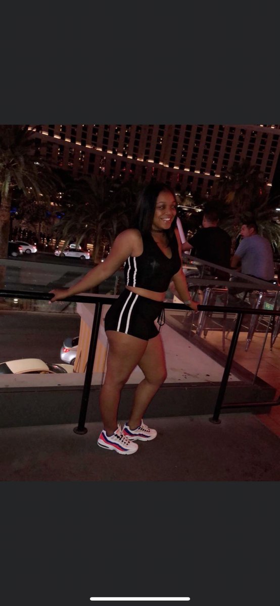 Kaydybee's tweet image. One time for the bday bihhh🤪🤪🤪 screaming happy bday to my fav🎂🎉 
#ifitsupthenitsstuck