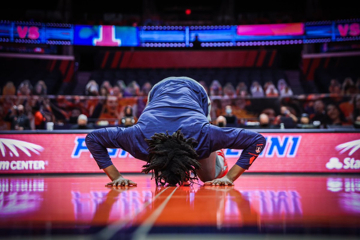 BarstoolILL's tweet photo. "I had a chance to grow a legacy. I think I'm the best point guard in the country and there's no better place to prove it then my home state. We are going to bring the good days of basketball back to Illinois and I want to be one of the cornerstones to start it out." -@AyoDos_11 https://t.co/sfH55trxPg