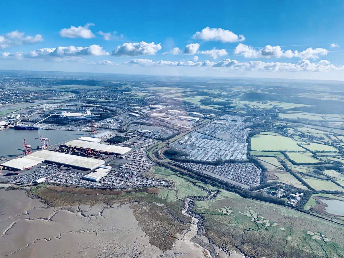 NPASSouthWest's tweet photo. Could almost be summer! Hopefully this weather stays for a little while. Couple of pictures from the Exeter crew (NPAS44) out and about today. Assisted @Glos_Police with a search this afternoon #police #borderlesstasking #exmouth #westonsupermare ^JH https://t.co/mUPIenkgoi
