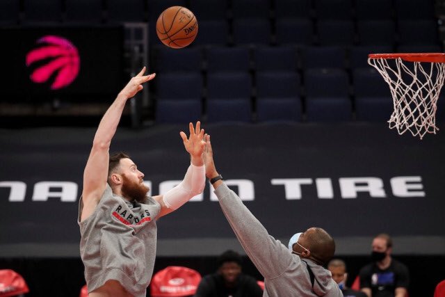BaynesFanClub's tweet photo. History Watch.

Aron Baynes is 36 points away from 3,000 total points for his career and 35,424 away from breaking Kareem’s all time scoring record. https://t.co/XXuKOoZrY1