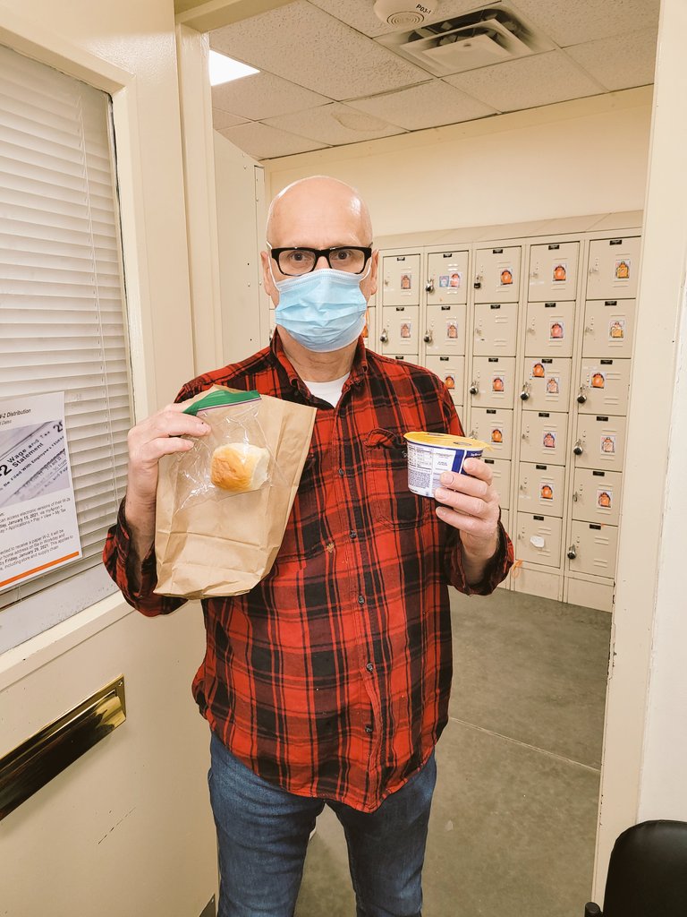 904SuperMovers's tweet photo. 8475 north Bergan) Brown bag thrusday,  John from frieght team enjoying some food for the night, thanks John for all your hard work.@nola_HD0904 @Tino_Longobardi @LourdesPerry @fitniistrefi @tara_NOASM https://t.co/laM9W1mn0j