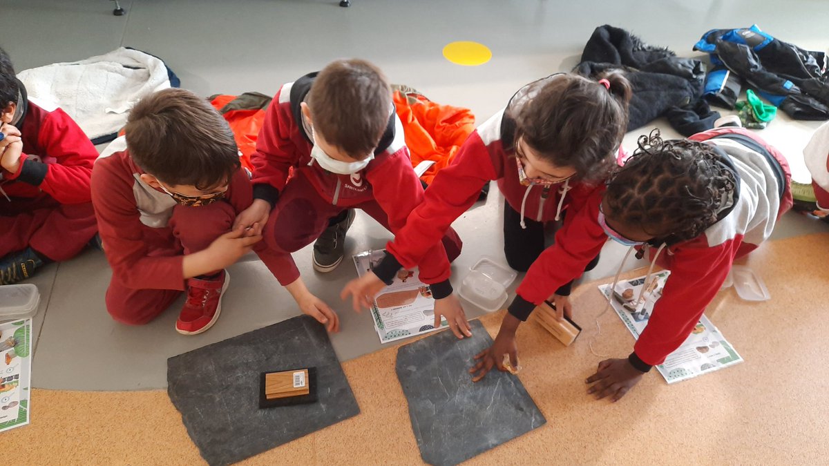 ordelsegre's tweet photo. 🎂 Quina millor manera per celebrar el 175è aniversari de l'escola @VedrunaBalaguer, que venir amb les nenes i els nens de 1r cicle de primària a fer el taller dinamitzat "Les pedres secretes del Segre"?

#SomCulturaBalaguer
#SomEducacióBalaguer https://t.co/5eG0fuB2SM