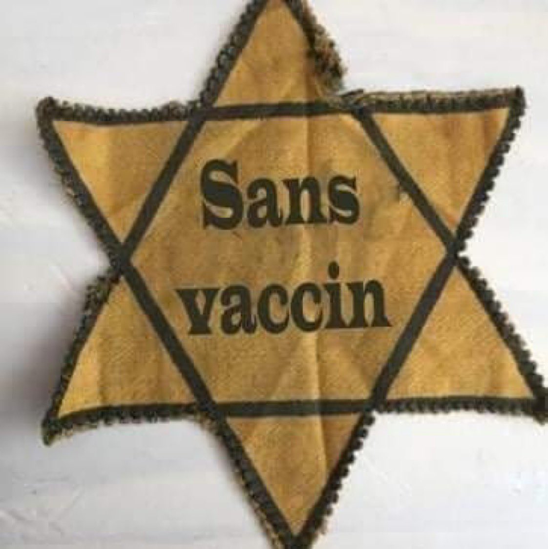 pito841's tweet photo. @GallJacque @conspjustice Vacciné, vous serez fiché comme en temps de guerre mondiale.
Les nazis avaient affiché les juifs par cette étoile jaune avec un numéro d’immatriculation.
Très triste... https://t.co/KOFJG87JhX