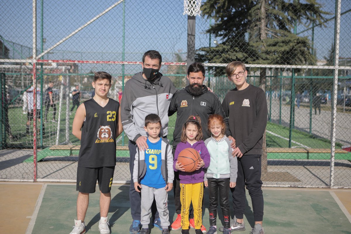 erionveliaj's tweet photo. Një tjetër dëshirë e bërë realitet për kampionët e Njësisë 7💪🏻

Te ish-Fusha e Aviacionit📍janë gati suuuper fushat sportive me kënd lojrash, fushë basketbolli e kalçeto. 🏀⛹️‍♂️

Shumë krenar për punën e palodhur të kolegëve! 🙏🏻 https://t.co/Aa5R0XShlq