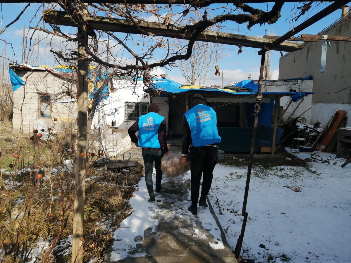 TanerCa81311296's tweet photo. #İyilikHerYerde 
#devletimizvarolsun 
#GönüllerYapmayaGeldik 

Bağış yaz 4012 ye gönder  20₺
Bağış yaz 4032 ye gönder  10₺
Bağış yaz 4042 ye gönder    5₺

@Besirdernegi hayrınıza vesile https://t.co/r4UDCj97FY https://t.co/IAlMWd3I7A