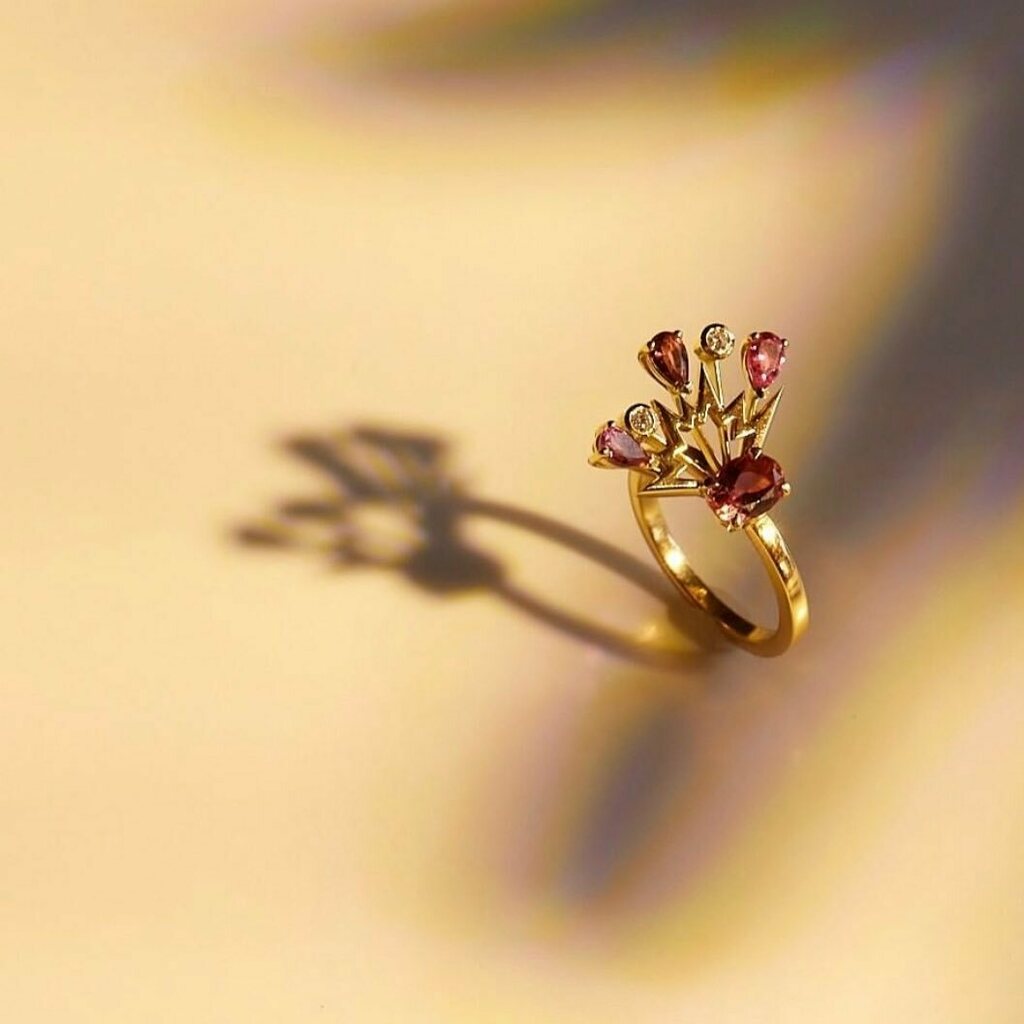 myprir's tweet photo. BRINGING IN SPRING 🌸 @le_sterjewellery designs jewellery that fuses fine art and traditional craftsmanship. We love the pops of colour in her pieces - the perfect jewels for Spring 🌸 #lester #ursa #ursalondon #finejewellery #rings #cocktailrings https://t.co/IjkwSuAbCr https://t.co/atG7Nqz3UW