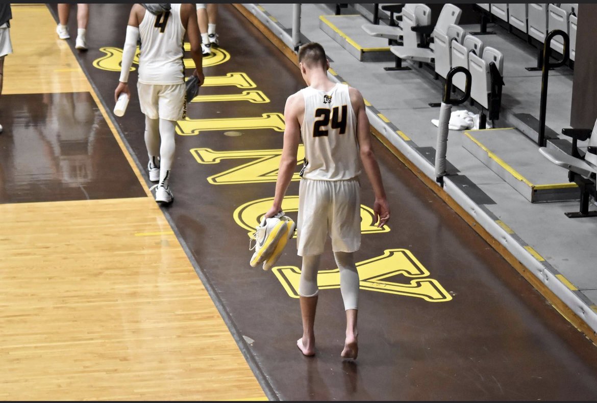 Walk on👉🏼1k point scorer👉🏼Top 20 scorer in program history👉🏼All Conference Player. I can’t thank QU and Coach Hellenthal enough for the past 5 years. It was an amazing ride. I hope everyone can see that if you have faith and work hard, you can accomplish anything. 

Thank you🐤