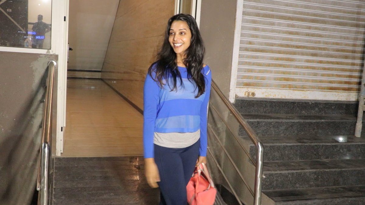 AccessTV2's tweet photo. Video Link - https://t.co/AqfQWFfo2G

Anupriya Goenka Spotted At Outside The Gym In Andheri | Access TV

#aashram
#anupriyagoenka https://t.co/wW7nukjp4K