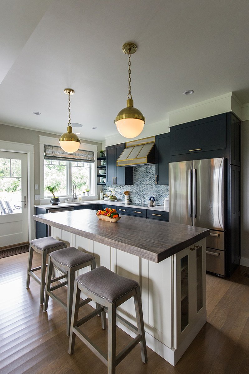 jonescoinc's tweet image. I am really liking this kitchen done with multiple shades of blue! Is this a colour that would work for you in your kitchen? #kitchencolours #newhomelooks #jonesco