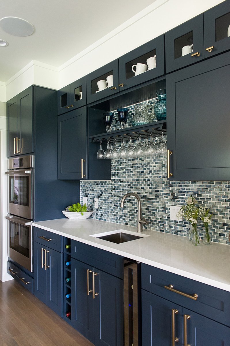 jonescoinc's tweet image. I am really liking this kitchen done with multiple shades of blue! Is this a colour that would work for you in your kitchen? #kitchencolours #newhomelooks #jonesco