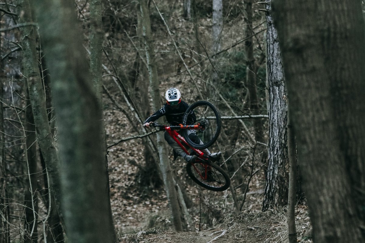 NoTubes's tweet photo. Lars Büngen is sending it into the weekend on his #flowEX3 wheelset! Anyone riding this weekend? #onlystans 📷 Lukas Rothlin https://t.co/D2UqLvCnfZ