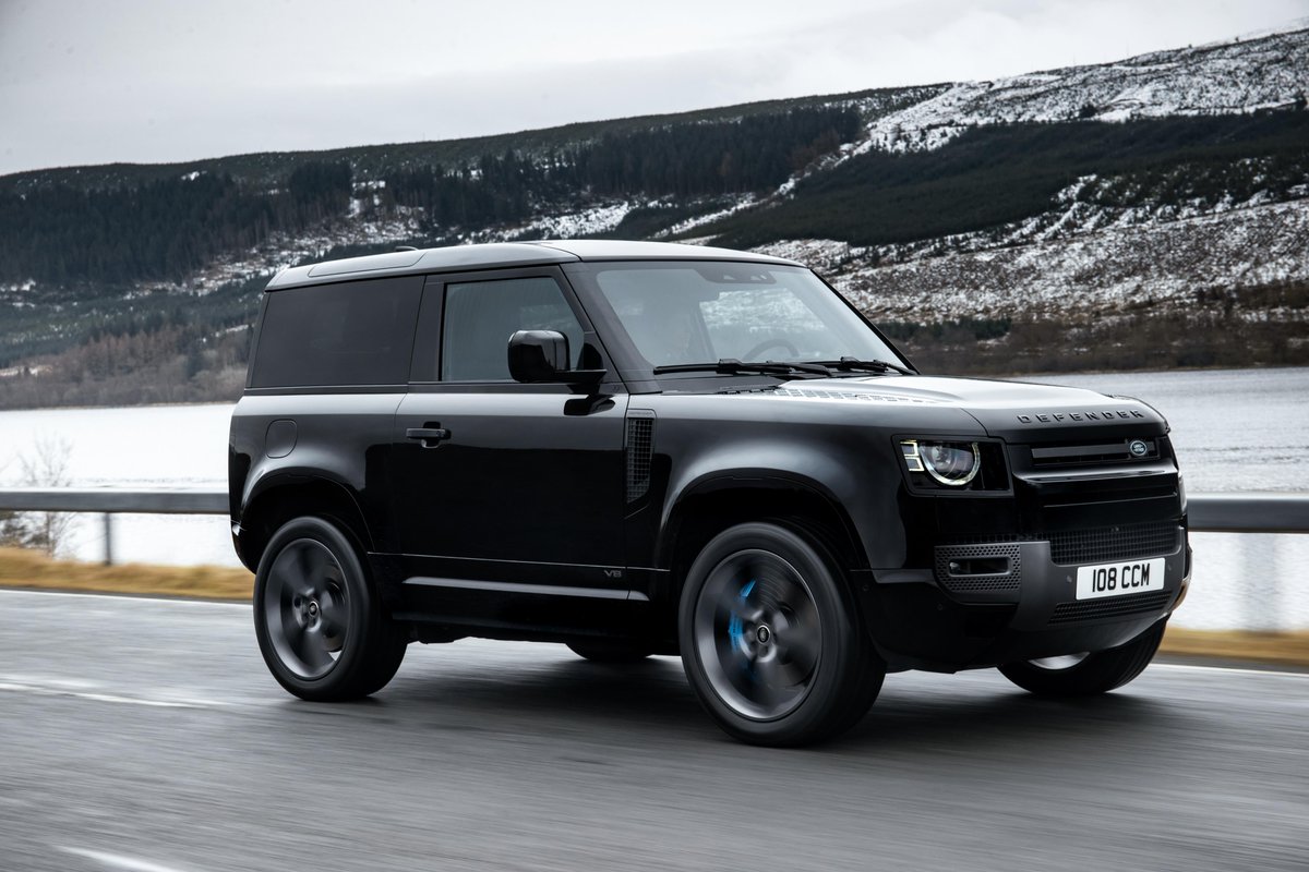 The 2022 Land Rover Defender V-8 is here with 518 hp! Check out our first look ➡️ bit.ly/37QA6sk