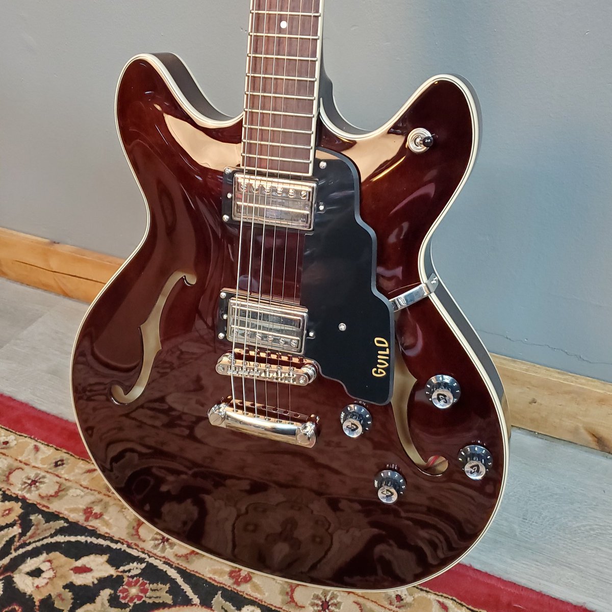 MusicGeorgetown's tweet image. The Guild Starfire I DC in Vintage Walnut finish is a georgeous semi-hollow body electric with set neck, double-cutaway design. Two Guild HB-2 Alnico II humbucker pickups provide the player with a wide-spectrum tonal punch. Coil-tap either pickup for crisp single coil tones.