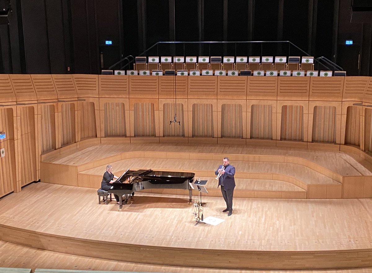 What an amazing way to end the week! Beautiful sunny day, and an awesome concert and masterclass <a href="/RWCMD/">Royal Welsh College of Music & Drama</a> today with Chris Avison! 🎺 my colleagues played awesomely and I learned so much about the trumpet sound world! Bravo all! 🎶🍺#tootin #learnerforlife #music #brass #grind