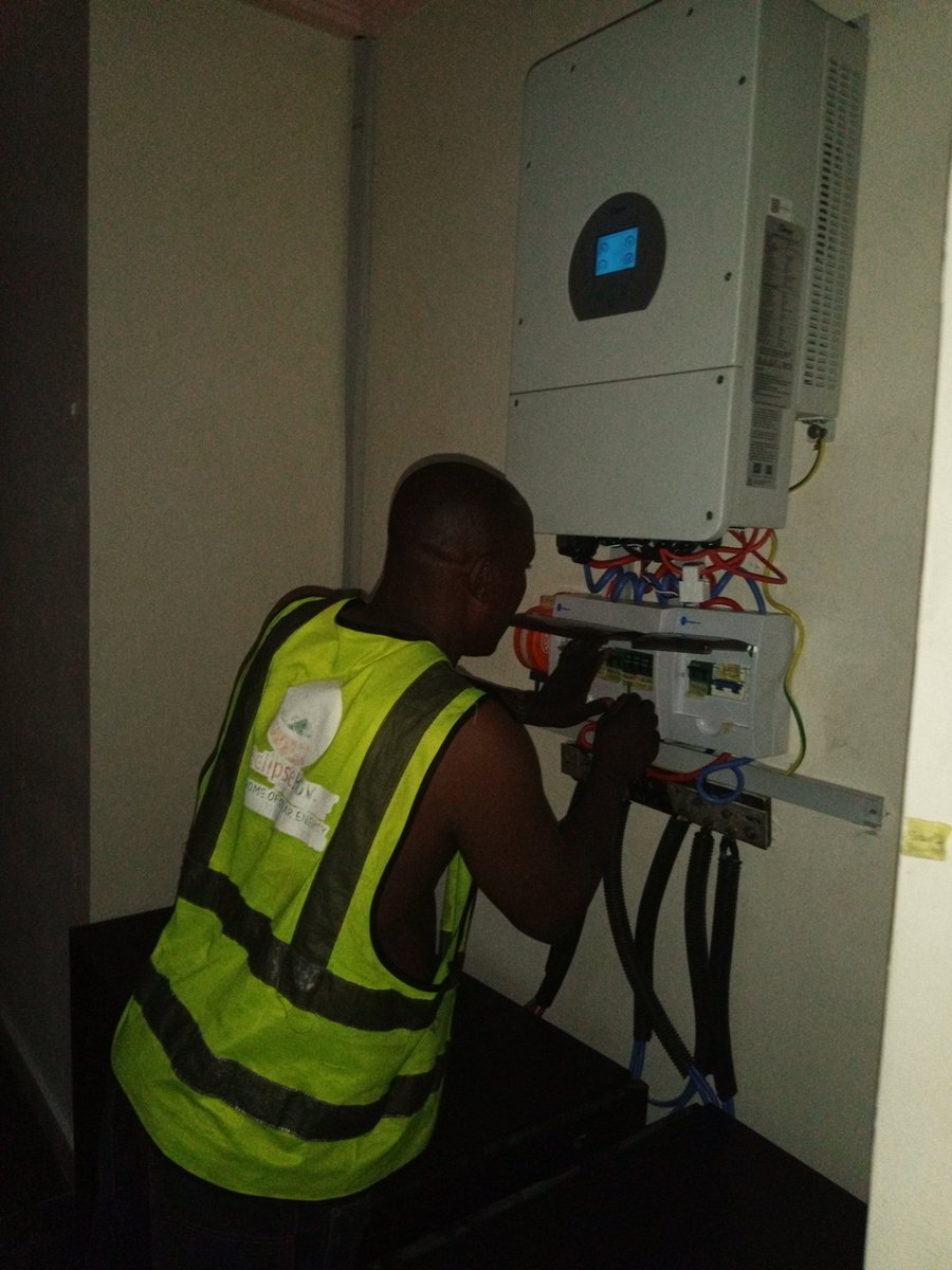 eclipsepowerng's tweet photo. Installation of 7kva hybrid inverter with 12pcs-200Ah and 20pcs-375w mono solar panels connected in PV-1 and PV-2 (10 each in series). Somewhere in Ajah, Lagos
Call-whatsapp; 08130079392
Careline; 07010000307
https://t.co/bnfqtb8CD2 
#solarenergy #RenewableEnergy #Nigeria https://t.co/rjsbavehhG