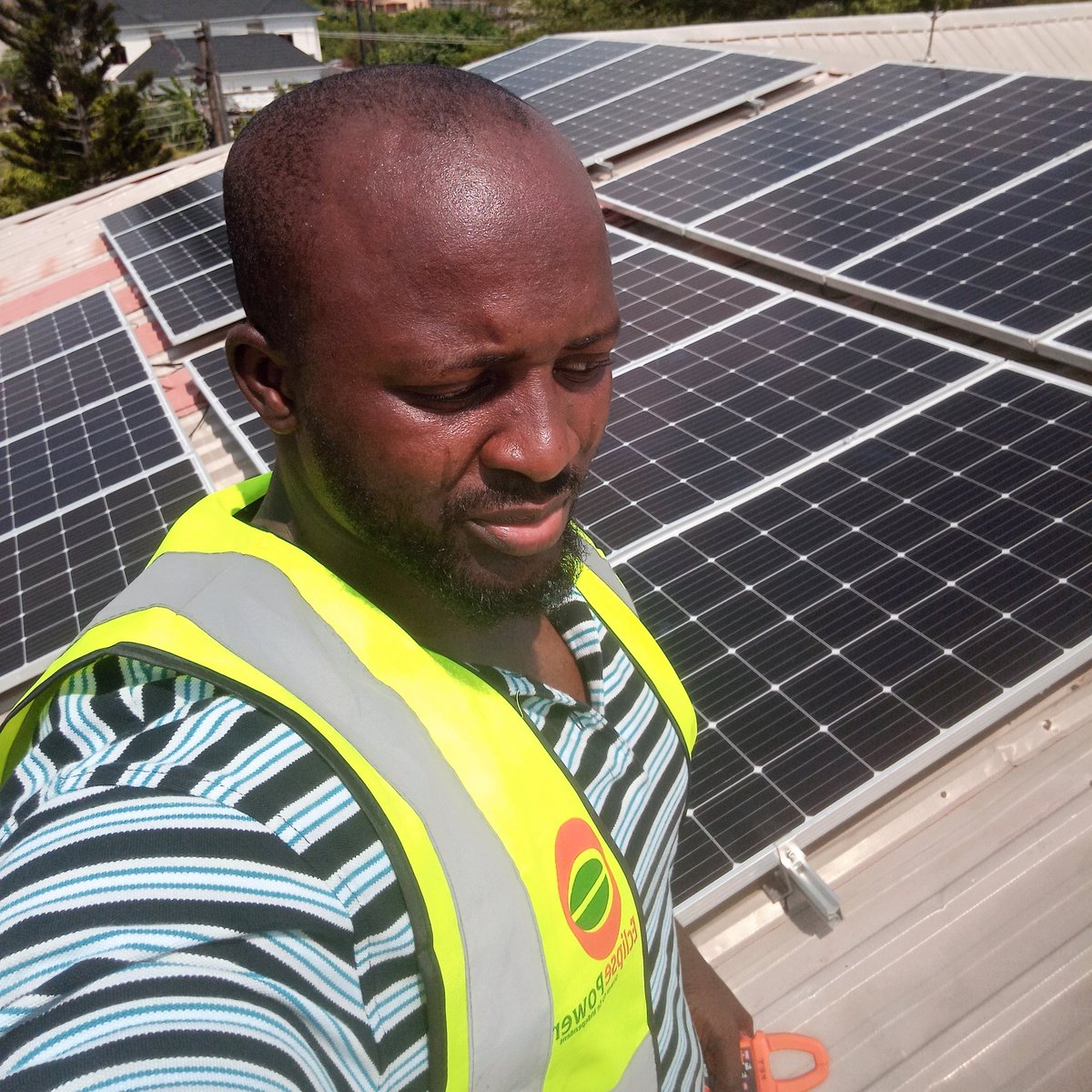eclipsepowerng's tweet photo. Installation of 7kva hybrid inverter with 12pcs-200Ah and 20pcs-375w mono solar panels connected in PV-1 and PV-2 (10 each in series). Somewhere in Ajah, Lagos
Call-whatsapp; 08130079392
Careline; 07010000307
https://t.co/bnfqtb8CD2 
#solarenergy #RenewableEnergy #Nigeria https://t.co/rjsbavehhG