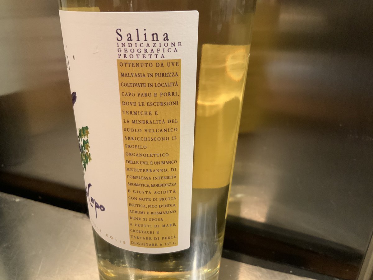 Andrea_Radic's tweet photo. Amici #winelovers questa sera in Sicilia a Salina con Secca del Capo 2019 di @CantineColosi questo vino compie 10 anni di produzione. malvasia in purezza di bella freschezza, si presenta dinamica e gioiosa con sentori definiti e profumi coerenti. Bellissimo bere @Regione_Sicilia https://t.co/upiwOhozEw