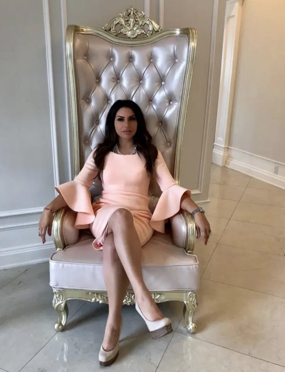 judekay17's tweet photo. Drag her...I agree! ๐คฃ๐๐๐ญHowever, I will say that I was thrilled Margaret didnโt have thrones! I suppose thereโs only room for one self-proclaimed #QueenofThrones on #RHONJ ๐ https://t.co/g4ev75sdWE