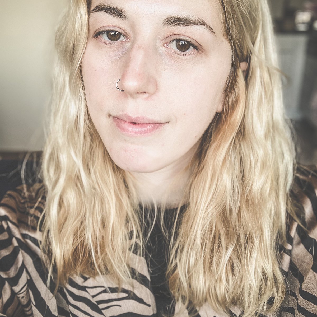 Hairdo inspired by not having it cut in almost six months 💁🏼‍♀️ At least we can still write songs in quarantine. Watch this space for new music this spring! 🌿🌷🌿🌷

#newmusic #spring #selfie