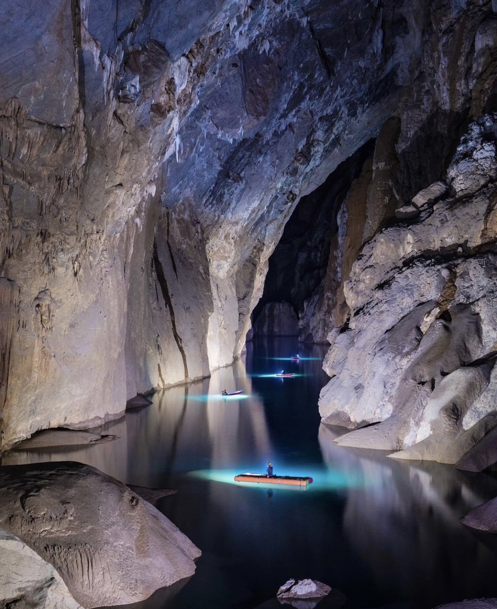 EarthPix's tweet photo. Son Doong Cave, the largest cave on the planet when measured by cross-section, located in the Quang Binh Province, Vietnam 🇻🇳 by @vietsui https://t.co/QryVQMXK2E