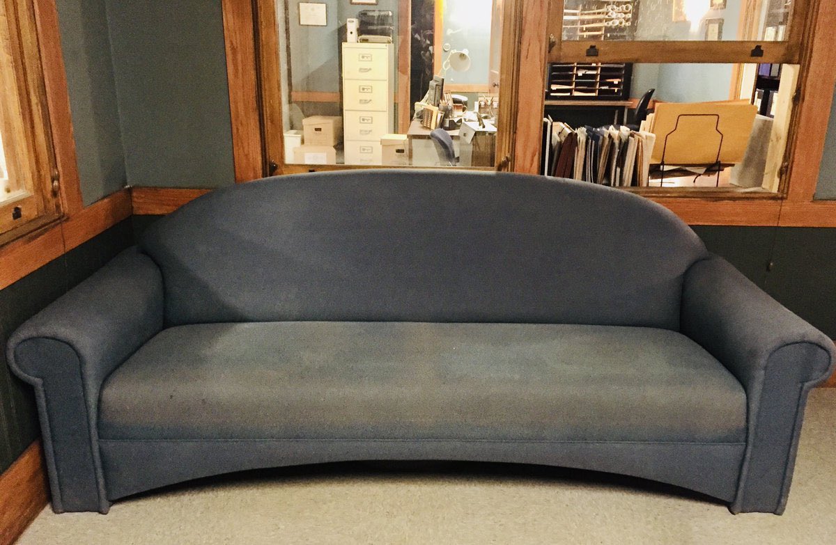 tarashaught's tweet image. DID NICOLE HAUGHT ACTIVELY FIND THE COUCH WHERE SHE AND WAVERLY HAD THEIR FIRST KISS TO DO HER OWN PROPOSAL?? #WynonnaEarp #WayHaught