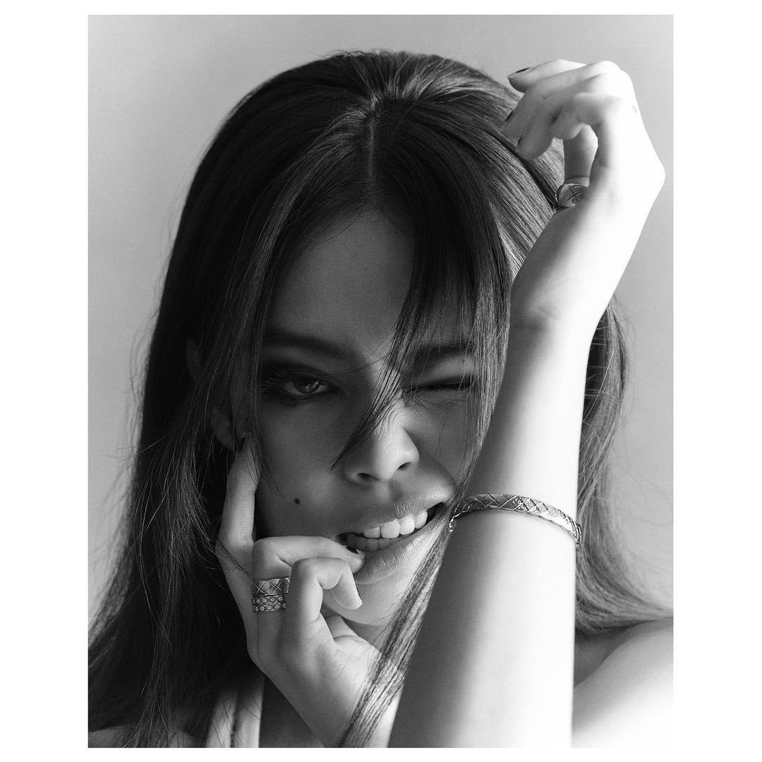 iamkoyjung's tweet photo. 💃🏻Vogue Korea X Jennie ~ เจนนี่แซ่บมาก..เฟียสมากกก!! 🔥😎

EDITOR JENNIE..
#제니 #JENNIE #블랙핑크 #BLACKPINK @BLACKPINK https://t.co/vhBw4zJ5my