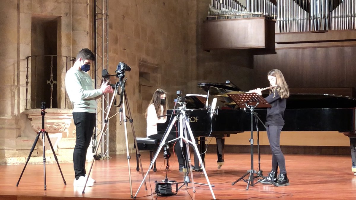 ConserMusicaCC's tweet photo. Tras un día intenso, terminamos las grabaciones para el concierto del día 8 de marzo. ¡Os esperamos a las 19 horas en nuestro canal de Youtube!

#ProyectoMALA
#MujeresALaAltura
#8M
#díainternacionaldelamujer https://t.co/n05dk8nOzd