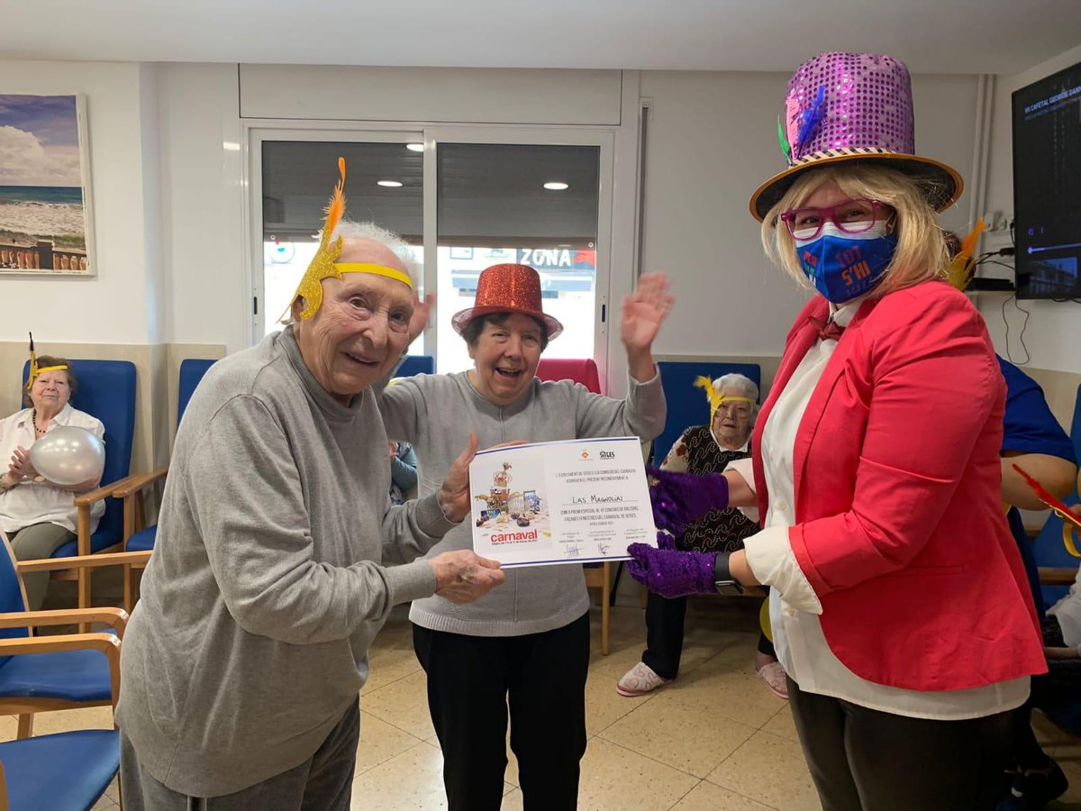 lecodesitges's tweet image. La Comissió del @SitgesCarnaval premia la @RMagnolias per la decoració de la seva façana durant el #CarnavalSitges21.
Us ho expliquem al web, on podeu seguir l'actualitat de #Sitges i #SPRibes:
▶️ lecodesitges.cat/las-magnolias-…