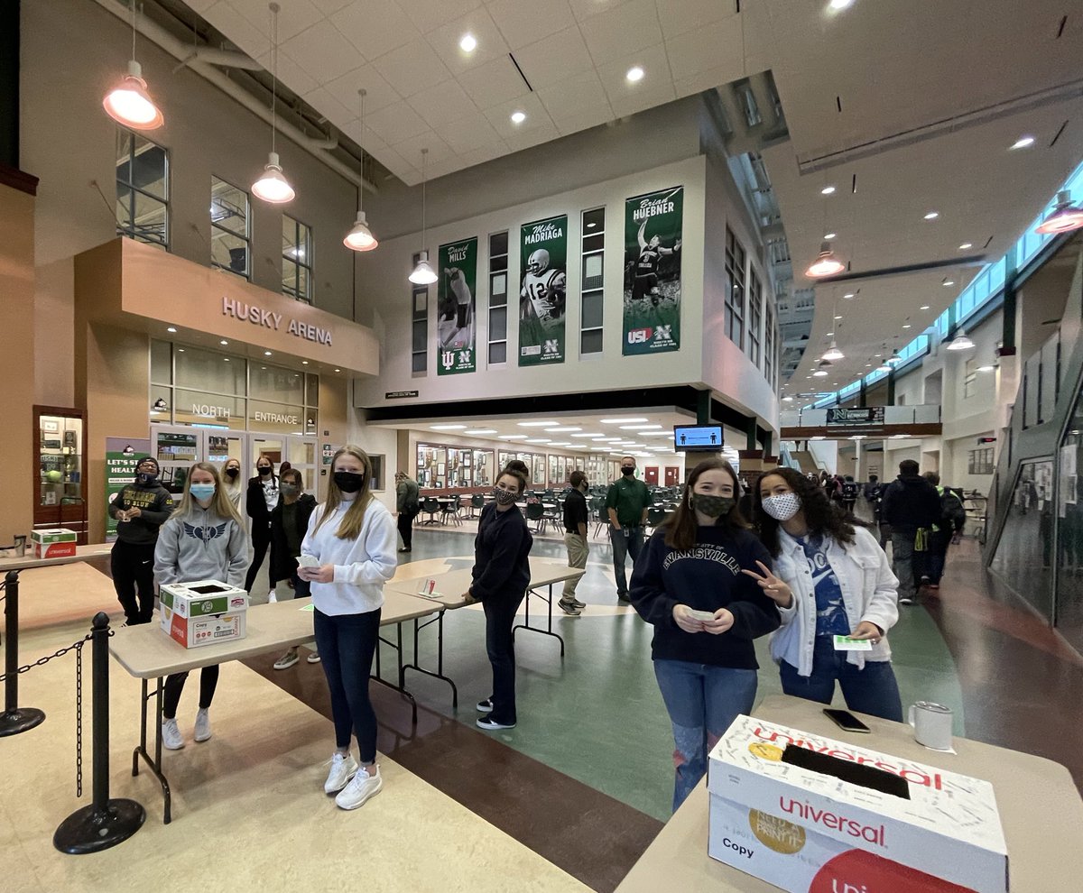 NhsSlac's tweet photo. HAPPY JEAN DAY!👖💵 thank you to our awesome members for working this morning! &amp; a thank you to everyone who wore your jeans to help support SLAC! https://t.co/y1r3PsynY6