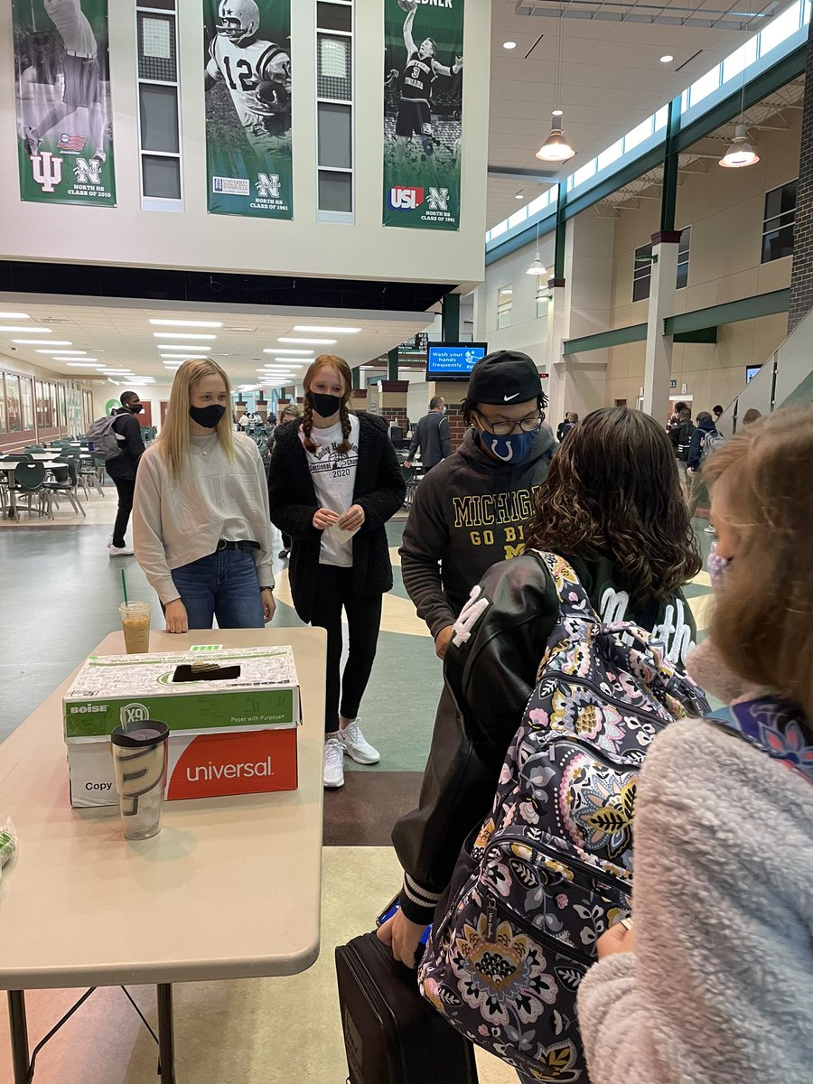 NhsSlac's tweet photo. HAPPY JEAN DAY!👖💵 thank you to our awesome members for working this morning! &amp; a thank you to everyone who wore your jeans to help support SLAC! https://t.co/y1r3PsynY6