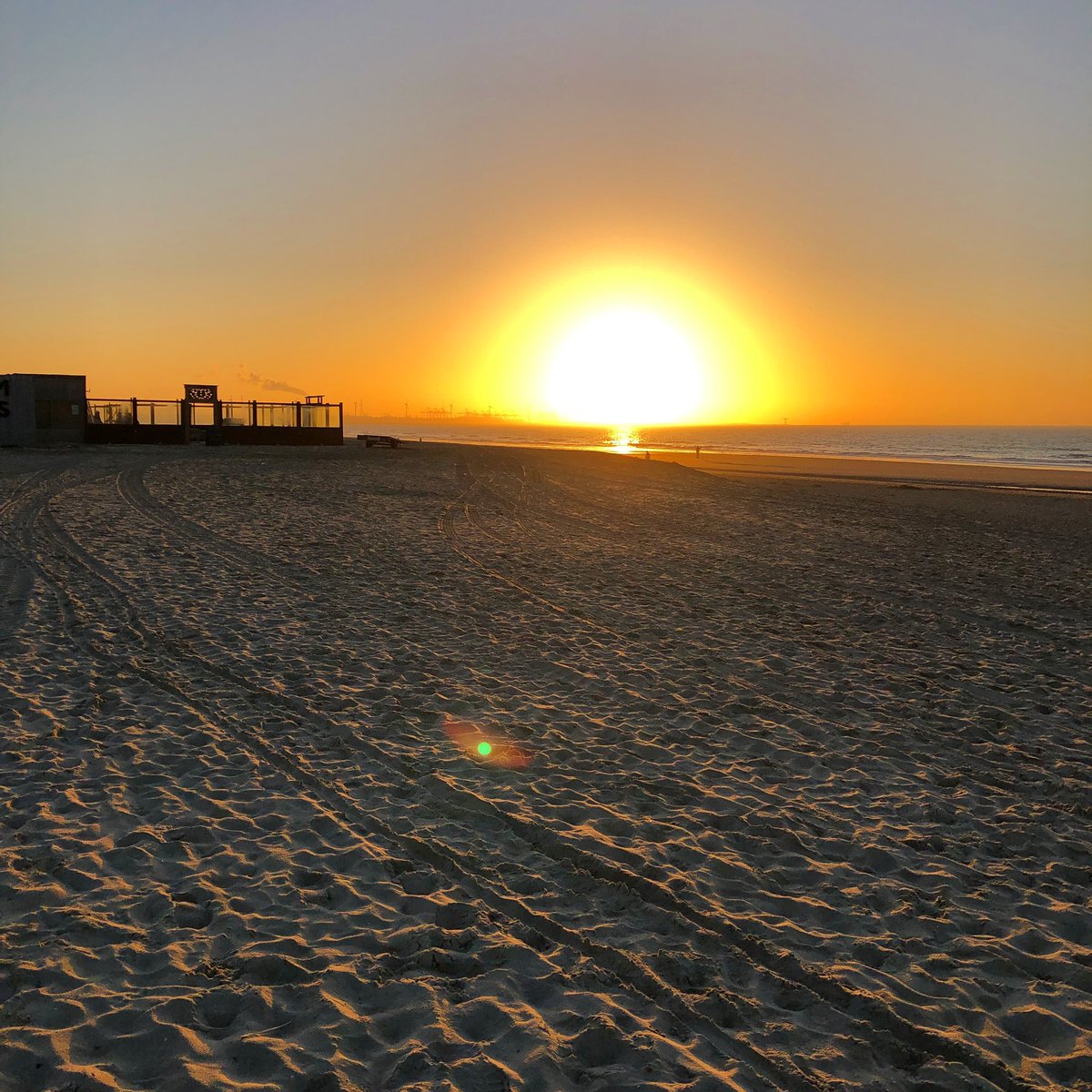 ensanne's tweet photo. Happy place π
π¦©πΊ #elementsbeach
#volgendeweekopen #takeaway #zonsondergang https://t.co/5pxU6zKXb2
