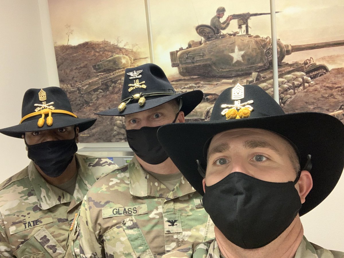 Randal0612's tweet photo. Made my way in to the #Cavtastic Friday picture! Best job Iโve ever had! #Cavtastic #Destroyers @PeteGlassArmy @CarvetTate @316CAVBDE https://t.co/P0n9zQKwyg
