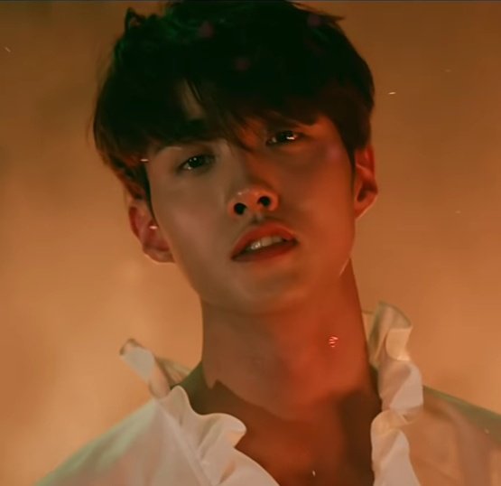 changgunista's tweet photo. TEORÍA de la relación (según yo) que tiene el mv (historia) de begin again de changgu con el mv (historia) de daisy de pentagon ; abro un mini hilo. #여원 @CUBE_PTG https://t.co/5NT5JBqRXj