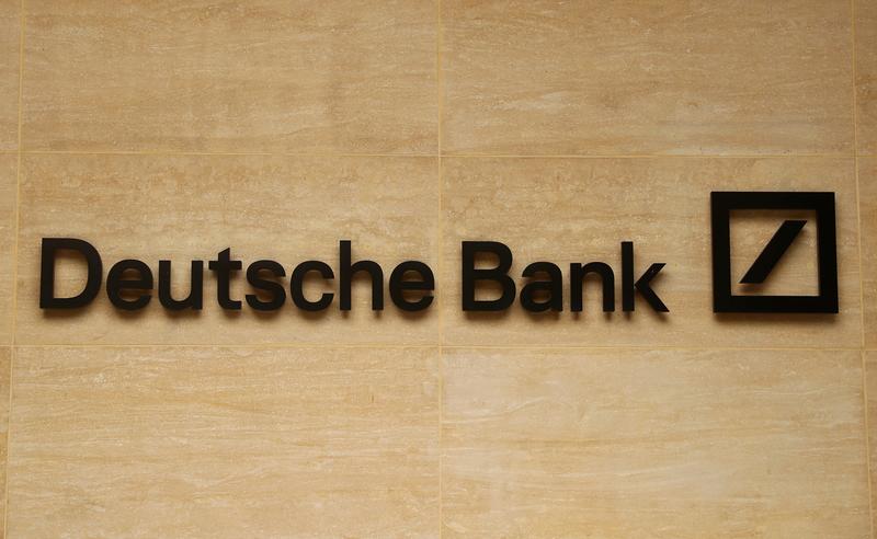 S&P hikes Deutsche Bank credit rating outlook to positive from negative https://t.co/yFoZI8TWrz https://t.co/jeEpCWNYR3