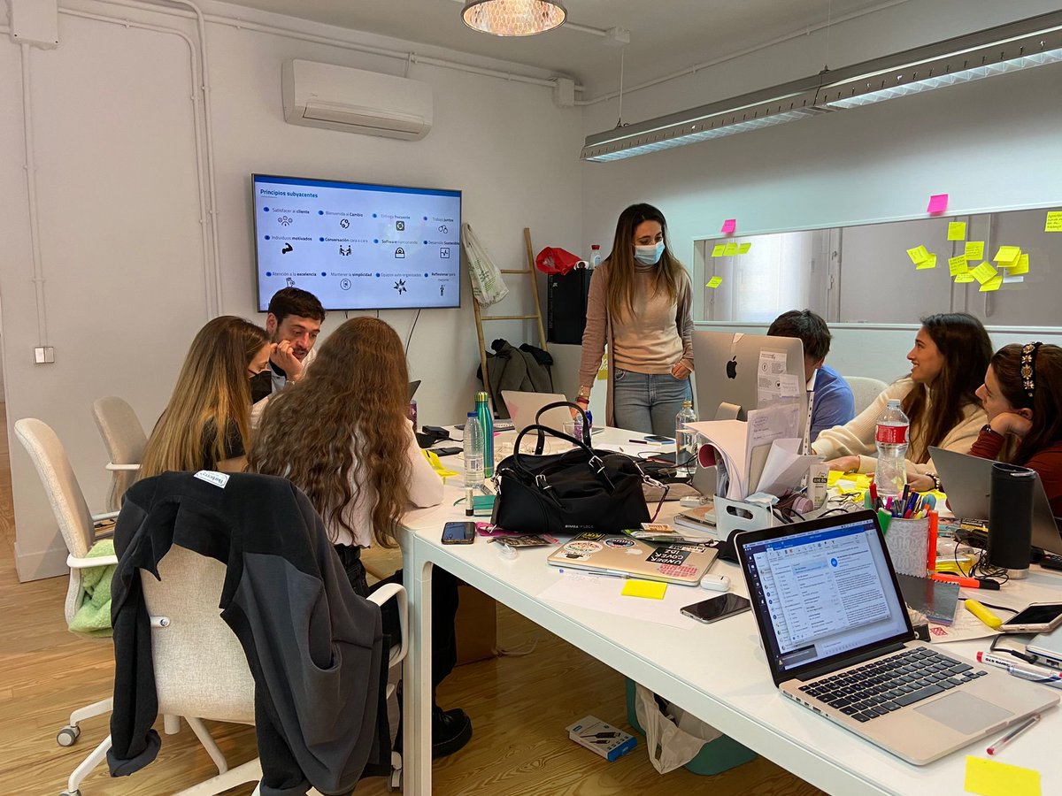 Nuestra compañera <a href="/Carolina_Salvad/">Carolina Salvador</a>  y Javi Jiménez han estado trabajando en un taller sobre #kanban con otro de nuestros clientes, ¡felicidades compañer@s!