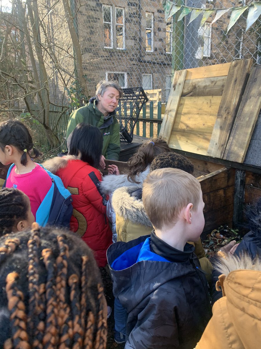 StCharlesGla's tweet photo. Andrea took the children over to see the #WonderfulWorms in the #CompostBin in the @childrens_wood Community Garden. The children were very impressed to see the worms working hard and learned the difference between #CompostingWorms and #Earthworms. #Biodiversity #OutdoorLearning https://t.co/TQSSciZ2ca