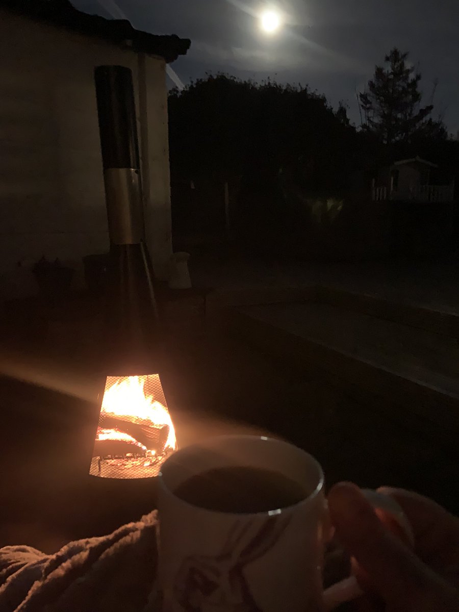 ericasmart's tweet photo. Well my winter bucket list is complete (apart from wild swimming but you know π€·π»ββοΈ) Time to start the spring list tomorrow! #fridayfires #stargazing https://t.co/ztEM22pESh