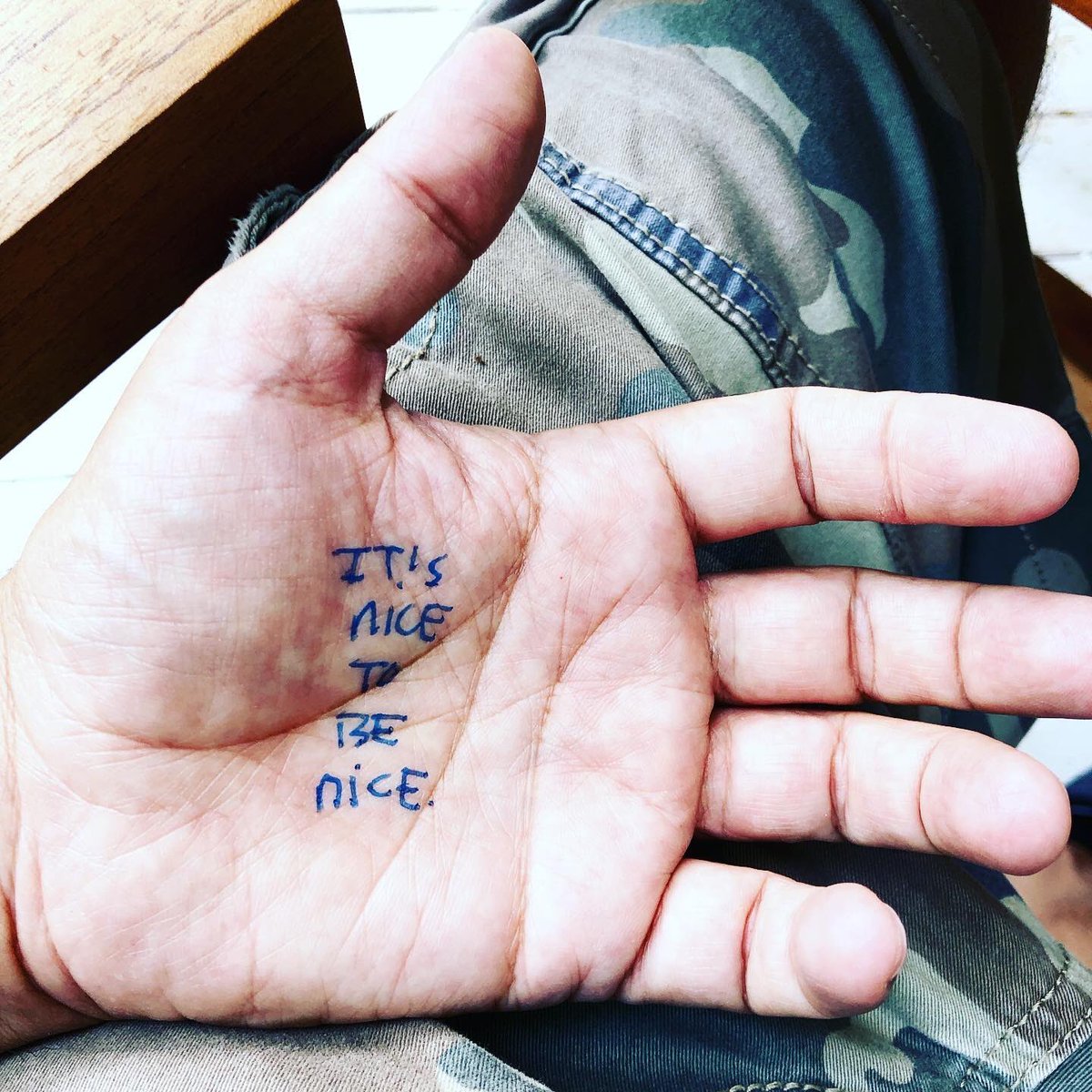 Yes there are many selfish people in the world and yes, pessimism grows. Yet, this age is a beautiful period to live the ideals that the heroes have lived. ⁣RT if you agree. 🙏🏽