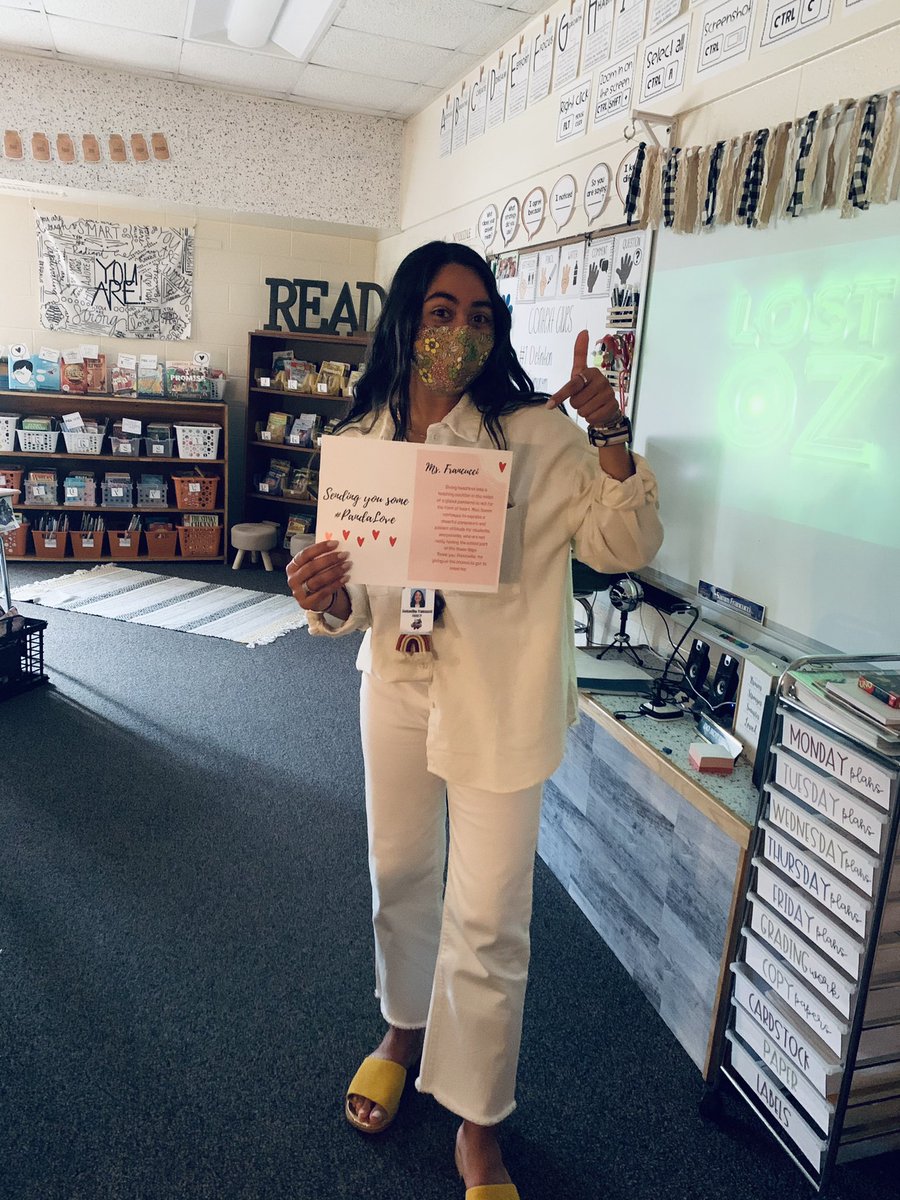 PboroElementary's tweet photo. Delivering these #PAWSitiveOfficeReferrals is the highlight of our day! You can feel the #PandaLove!! 💗💗💗@MsThompson_1st @fashioninfourth @Mrs_Kemp1 Mrs. Fox!!! https://t.co/d70wkwJZZI