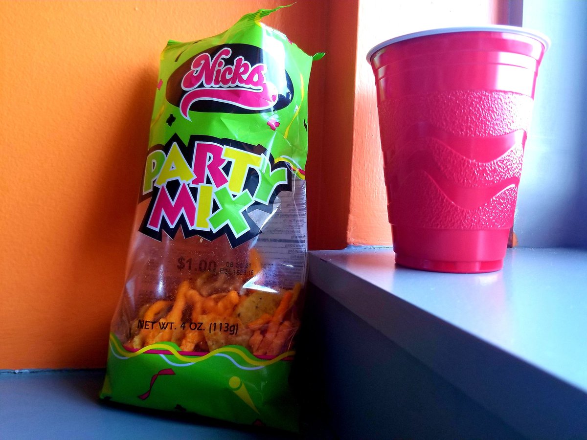 NicksChips's tweet photo. The weekend is finally here... time to PARTY!!
.
.
.
.
#nickschips #thepeopleschip #weekendvibes #fridayfun #michiganmade #detroitproud https://t.co/2nW5xMDlQE