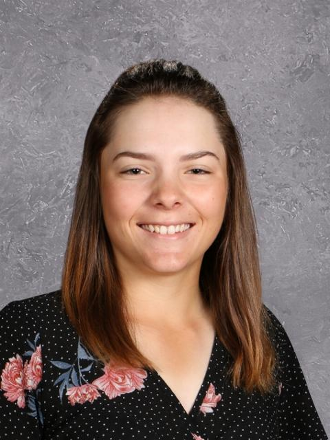 Central_MCS's tweet photo. Congratulations to Bearcat Senior Teddi Bishop as she is the recipient of the 2021 Storer Scholarship!!  Teddi is one of nine winners across Delaware County.  We are so proud of  you!! @MuncieSchools @CEO_MCS https://t.co/lwY5MUEy8y