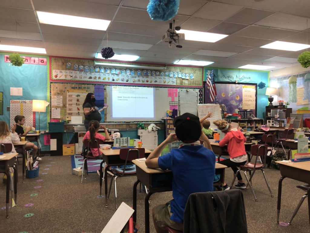 jessbfries's tweet photo. Mrs. Aromanda’s class is #MakingSenseOfTheProblem during Step 1 of the Think Share Compare routine! 👊����👊🏼 @teachtinytechie @OKESOwls https://t.co/gJe7h3kDye