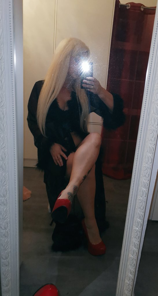 arnella_lady's tweet photo. Dein langweiliges loserleben ist nutzlos und uninteressant!
Findom ist und bleibt für dich der Sinn im Leben!
Du bist zu schwach für die Welt Bitch!
#geldherrin
#brainwashes
#zahlschwein
#findom
#femdom
#moneydom https://t.co/NO1ZU7MckL