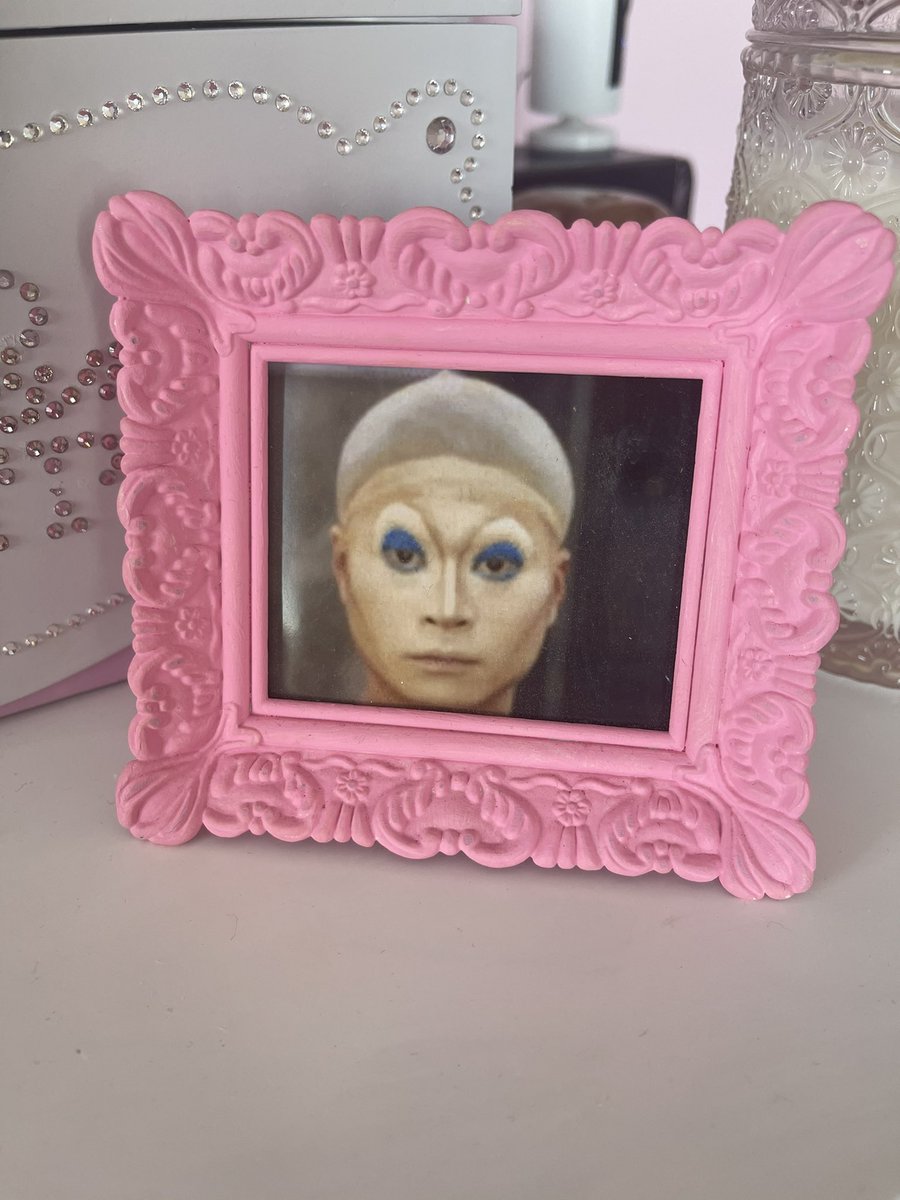 trixiemattel's tweet photo. sorry i can’t be ~her~ https://t.co/24I1y4jMCe
