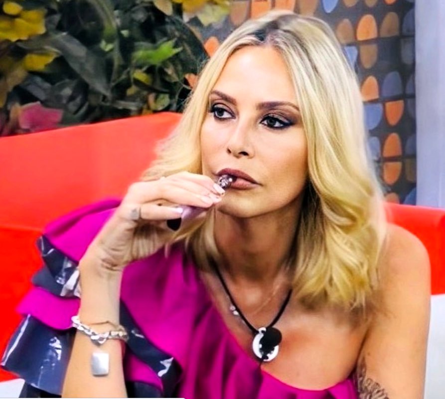 Gfvip55's tweet photo. STEFANIA REGNA🐍👑❤️ #gfvip #GFVIP #StefaniaOrlando #zorzando #sovip #tzvip #IOSTOCONTOMMASO #IOSTOCONSTEFANIA #viperelle https://t.co/duOeHHvYKL