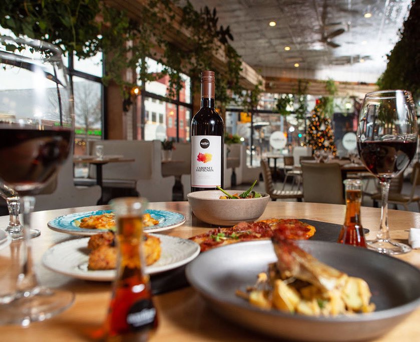 Friday night #dinner is quite the event at Ambar, with unlimited amounts of food and exquisite Balkan #wines. 😍🥂

Book now ambarrestaurant.com/home-page-clar…