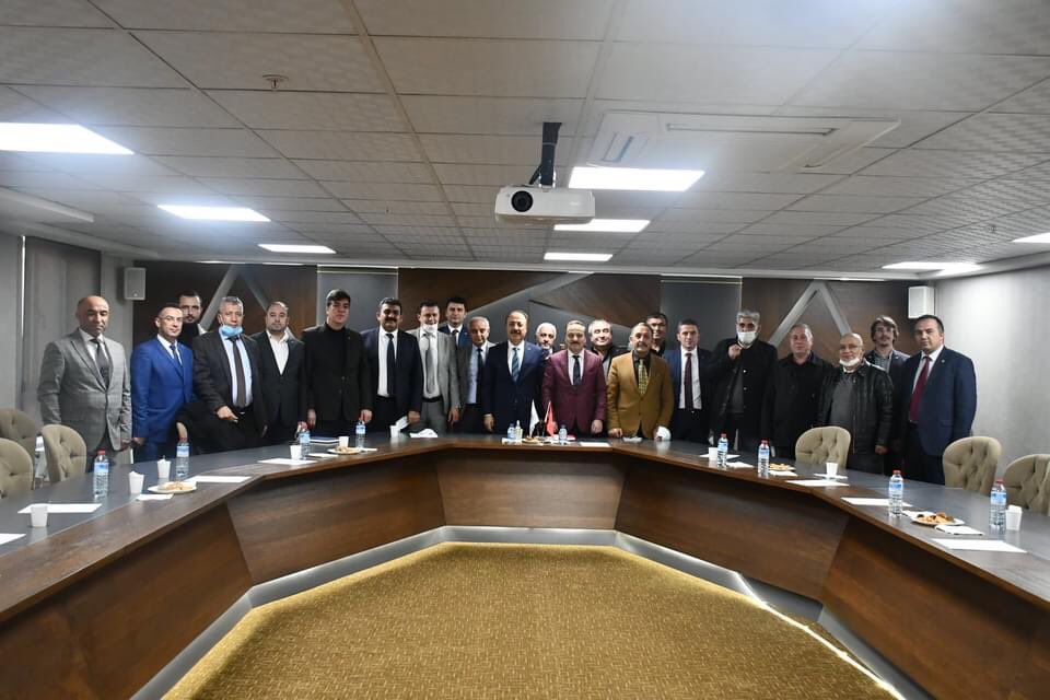 TCDD’de faaliyet gösteren DEMARD, DEMOK, YOL-DER, DEKAD, DEMMAGAD, Demiryolu Trafik Kontrolörleri Derneği, LOÇA-DER, EN-KAMU-DER, Kamu-Ender, DETEVAD, BİRDEM, DEGÜVDER, RESTDER ve DESTDER Derneklerinin Genel Başkanları genel merkezimizi ziyaret ederek istişarelerde bulunduk