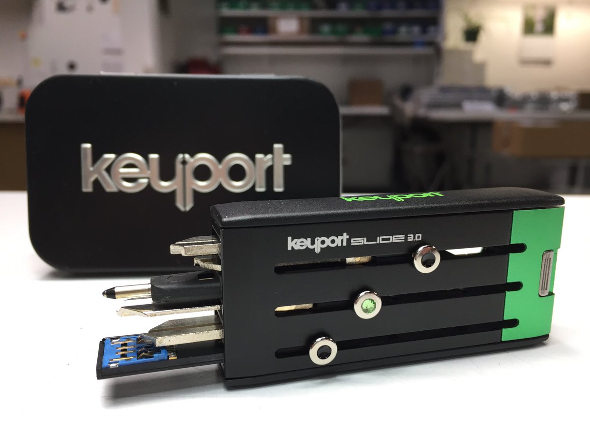 LVKeyGirl's tweet photo. Auctioning off this custom 3.0 Slide on Discord - https://t.co/nRMjOumrGO #StPatricksDay #Kawasaki #greenandblack #getported #keyport #soldout #custom #everydaycarry #edc https://t.co/5FXz5AddsG