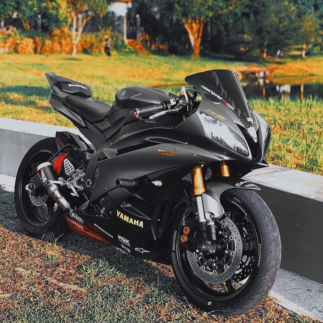 EatSleepRIDE's tweet photo. Sun is out, bike is out ☀️ Enjoy Friday ride! https://t.co/PQmJtX9eUJ
🏍 Yamaha R6 by @junior_rsix
#EatSleepRIDE #ESRapp #throttleworld #motorcyclelife #FridayVibe #motorcycles https://t.co/kpYRsuK14w